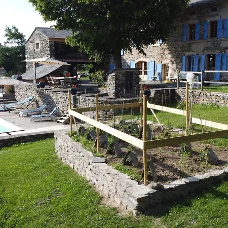Sejour Champetre : Magnifique Ferme Rehabilitee Avec Piscine, Terrasses Et Confort Moderne A St Etienne Lardeyrol - Fr-1-582-389
