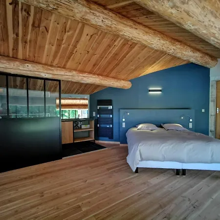 Sejour Champetre : Magnifique Ferme Rehabilitee Avec Piscine, Terrasses Et Confort Moderne A St Etienne Lardeyrol - Fr-1-582-389 * Saint-Etienne-Lardeyrol
