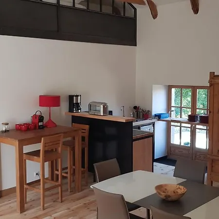 Bed & Breakfast Sejour Champetre : Magnifique Ferme Rehabilitee Avec Piscine, Terrasses Et Confort Moderne A St Etienne Lardeyrol - Fr-1-582-389