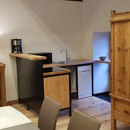 Bed & Breakfast Sejour Champetre : Magnifique Ferme Rehabilitee Avec Piscine, Terrasses Et Confort Moderne A St Etienne Lardeyrol - Fr-1-582-389